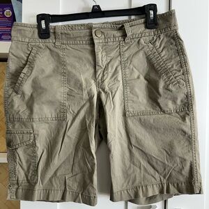 Old Navy 8 green shorts
